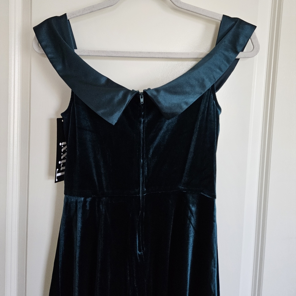 NWT TRIXXI Emerald Green Velvet Off the Shoulder Mini Dress Women's Size Medium - Picture 10 of 11